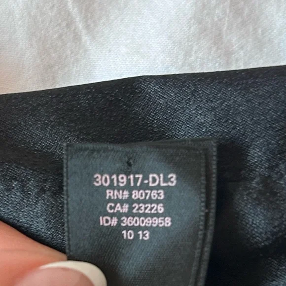 Victoria secret button up long sleeve night shirt 
With cheetah print lining - Picture 6 of 8